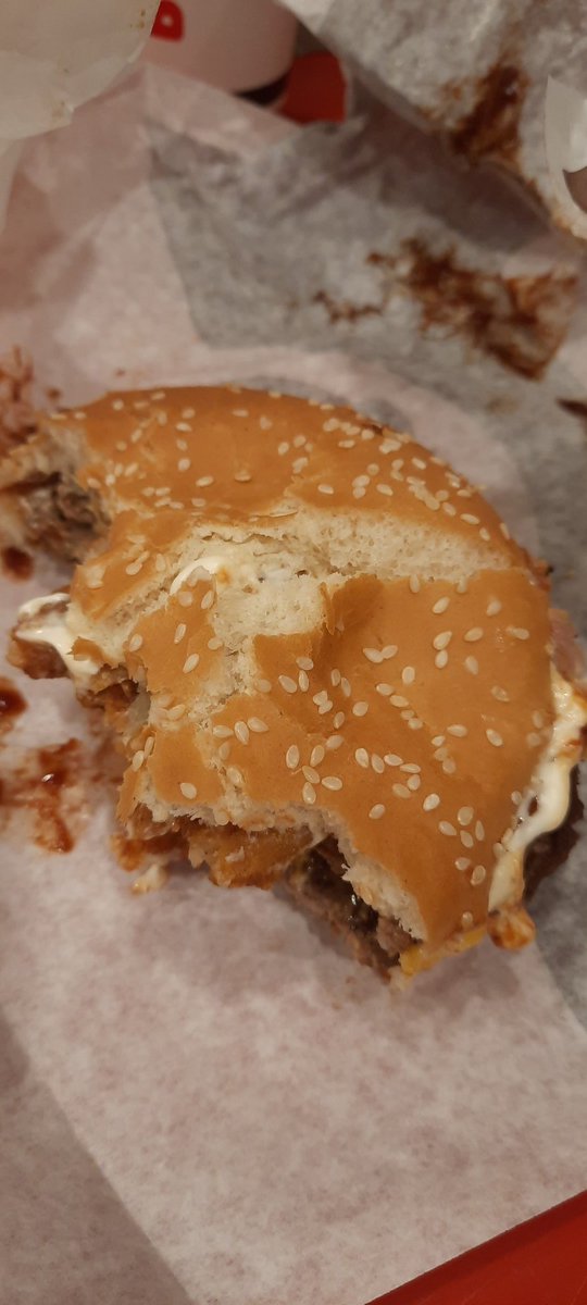 InTheLittleSap's tweet photo. @BurgerKingUK very nice burger but I wish you had better buns https://t.co/eTWWOylfxL