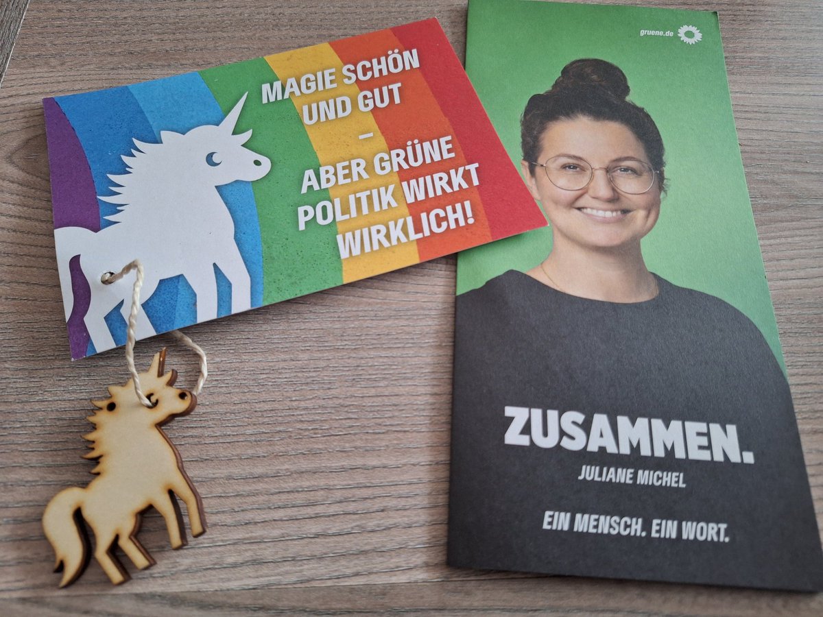 Heute zum Wahlkampf in der Innenstadt gewesen und gleich zum richtigen Stand gelaufen. Seit über 20 Jahren Mitglied und stolzer denn je 💚
Ich mag die neue, etwas provokante Art der #Grünen 
#Habeck4Kanzler 
#Habeck2025