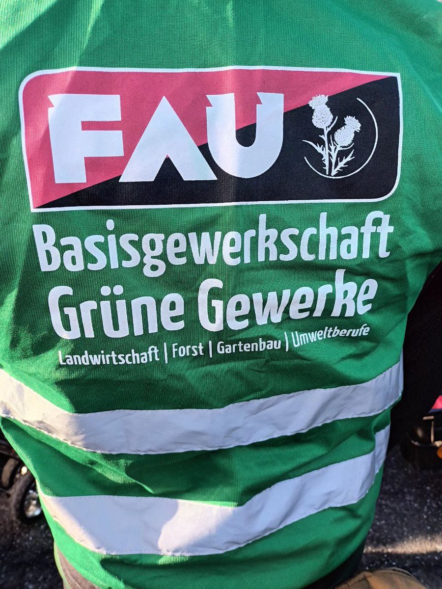 Wir sind auf der Straße bei der „Wir haben es satt“ - Demo. In Solidarität mit IGG, jAbL, ELAN und vielen weiteren werden wir heute laut. Für eine Agrarwende von unten! 

Ab 17.00 Uhr dann KüfA und Vernetzung im PA58. Kommt vorbei 🖤

👉 berlin.fau.org/2025/01/06/agr…

#WirHabenEsSatt