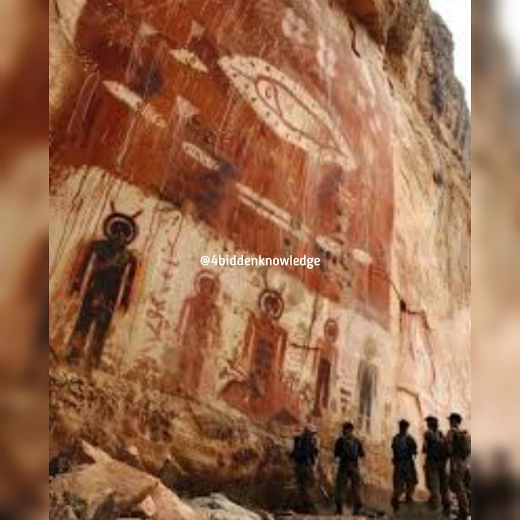 4biddnKnowledge's tweet photo. Ancient Madhia Pradesh in India. It's amazing how these ancestors can draw perfect images of cattle, sheep, deer, people, and nature... But when they draw this, we dismiss it as if they were idiots or something. Billy Carson https://t.co/1k9N0wSeJq