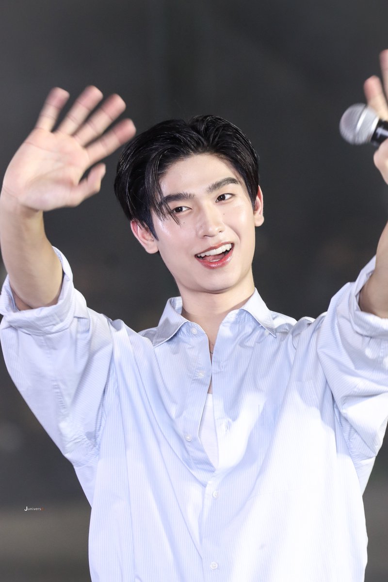 joong_universe's tweet photo. น้องมัส มัส นี่หน่าาา~🤲🏻🥺✨🤍

YOUR SKY 2ND BUSKING 
#รวมพลคนรักกี่หมื่นฟ้า
 @tthomastc #tthomastc https://t.co/FPz3ZJePD8