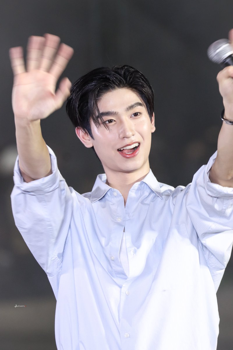 joong_universe's tweet photo. น้องมัส มัส นี่หน่าาา~🤲🏻🥺✨🤍

YOUR SKY 2ND BUSKING 
#รวมพลคนรักกี่หมื่นฟ้า
 @tthomastc #tthomastc https://t.co/FPz3ZJePD8