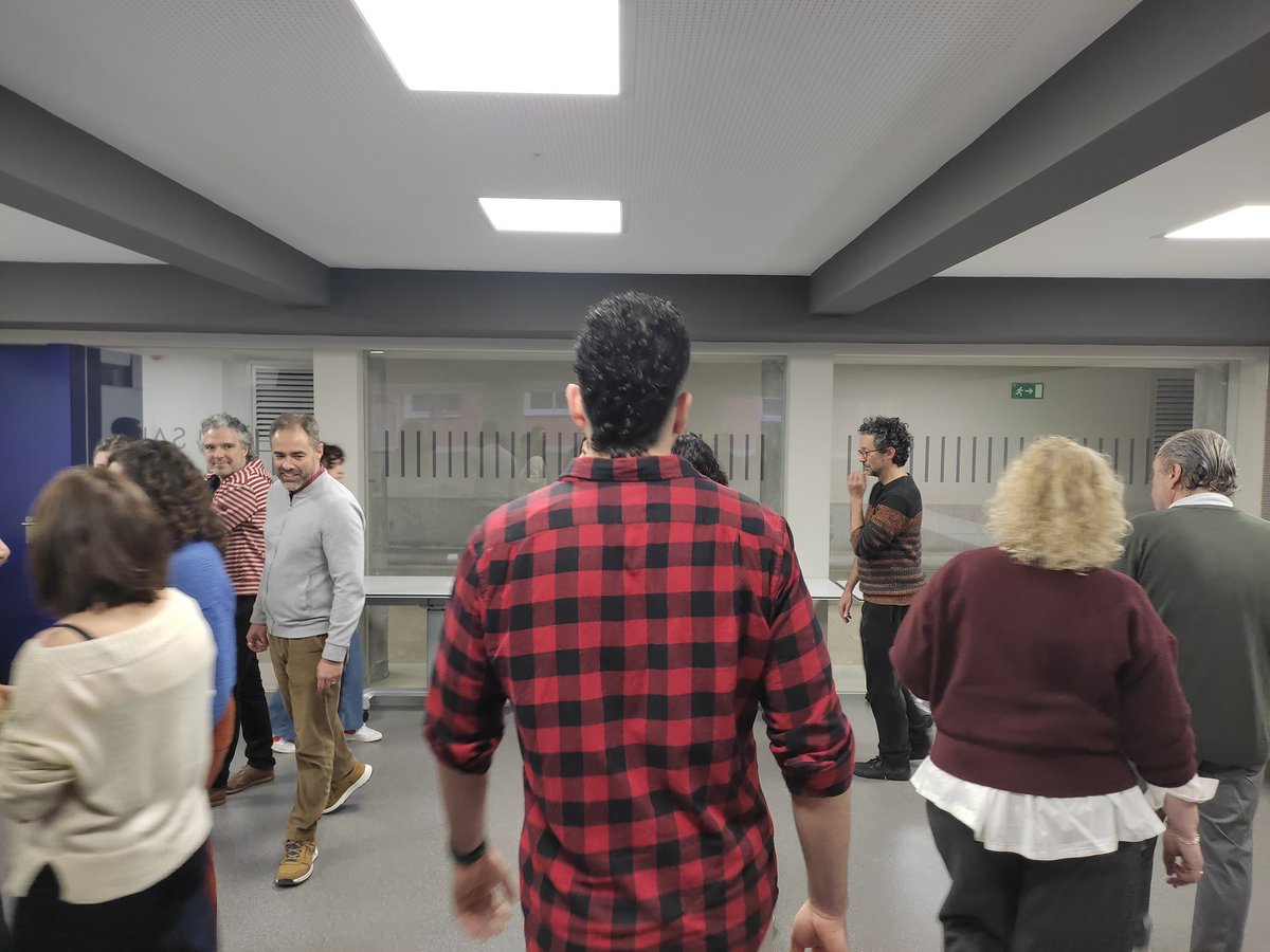 ETSIDI_UPM's tweet photo. También hablamos de espacios e intersecciones que genera la Ingeniería y la #IA. Para ello en la sesión presencial de hoy vamos a tejer redes sociales y profesionales in situ. Así impulsar la mediación, arte+ciencia y compromiso social de proyectos como #SIMBIONTES 🎓♻️💫🖼️ 👩🎨 https://t.co/XFKZnd1uUu