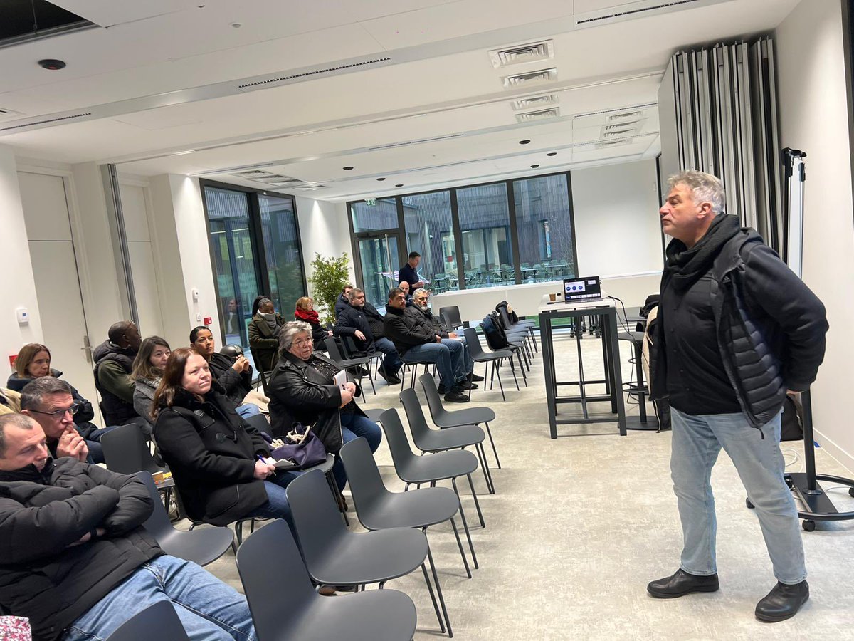 AJPHandball's tweet image. 📍 Eaubonne

Réunion sur « les réalités du monde pro » assurée en duo avec la @ffhandball 

✅ Sensibilisation aux sujets liés à l’intégrité des compétitions, focus sur l’économie du hand pro et conseil sur le parcours de formation.

#Informer #Accompagner #Représenter