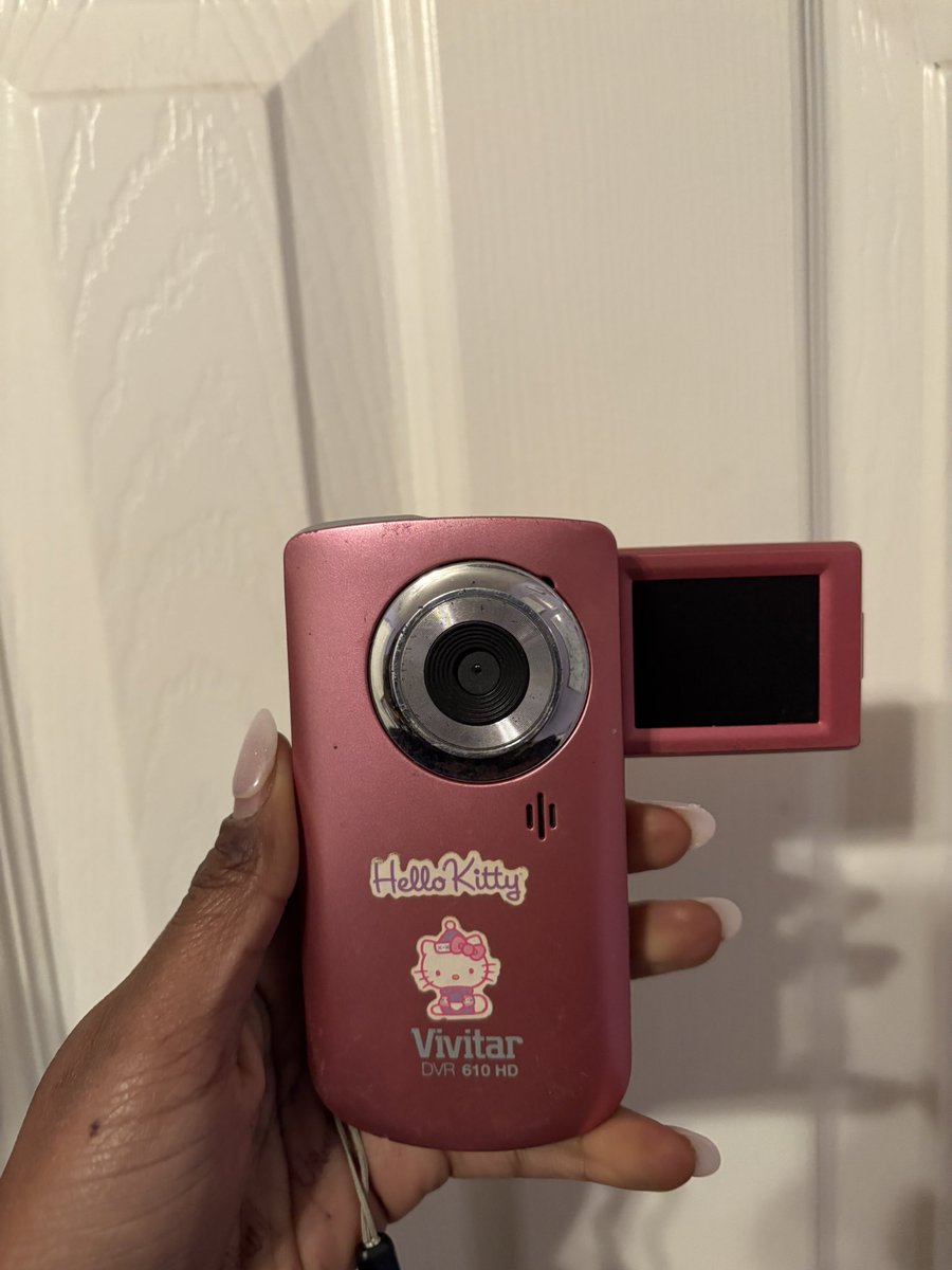 cloeymitchelll's tweet photo. look what I found in my attic…. https://t.co/jZYQDLZjUE