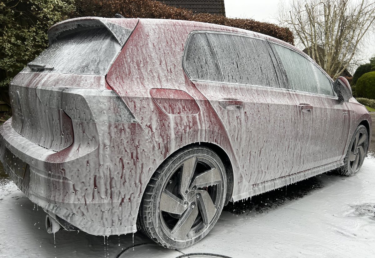 Saunders_LFC's tweet photo. Tough week for the daily red rocket, airport puncture &amp; salty roads - little spruce up needed 🤗 https://t.co/Qn8l8Jn0hp