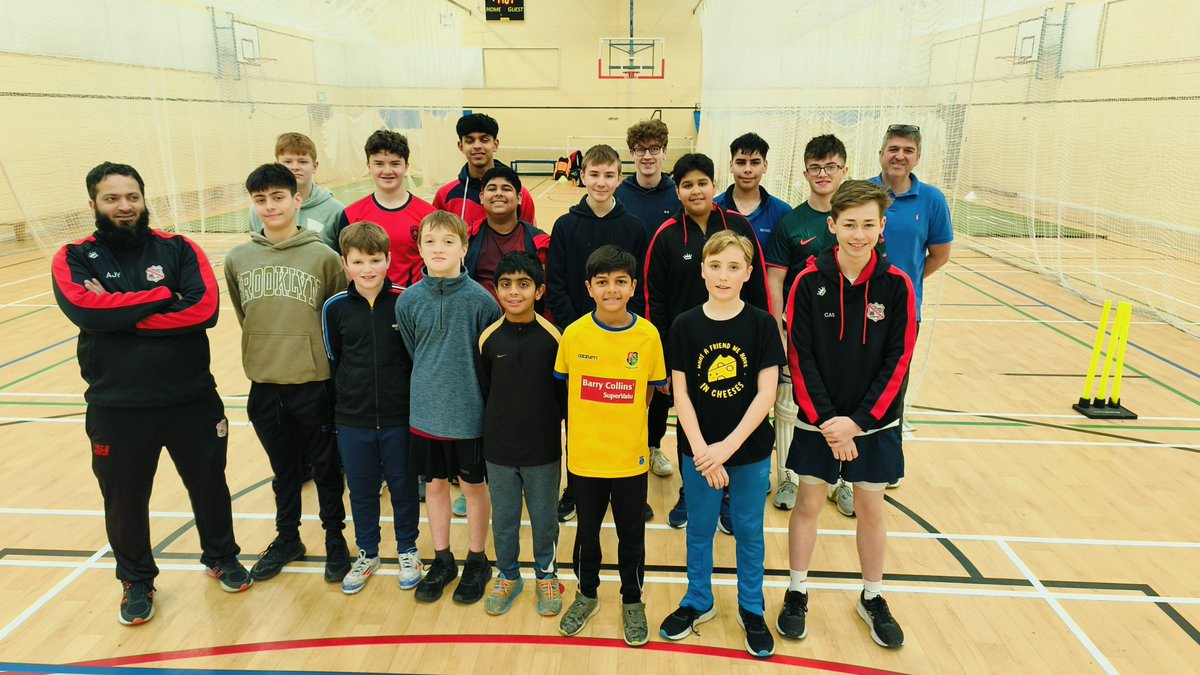 🏏 Cork Harlequins Cricket Club youth players turning out in good numbers for training at Douglas Community School with coaches Ted, Abdul and Robbie.

The boys are in the zone!

💥 Benchmarking 
💥 Progression 
💥 Energy and focus

Preparing for #2025season