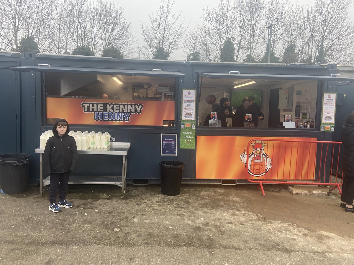 Back in Luton today. First things first, my main man Raf and his <a href="/thekennyhenny/">The Kenny Henny</a> chicken and chips. Absolutely legendary. Make sure you hit him up!