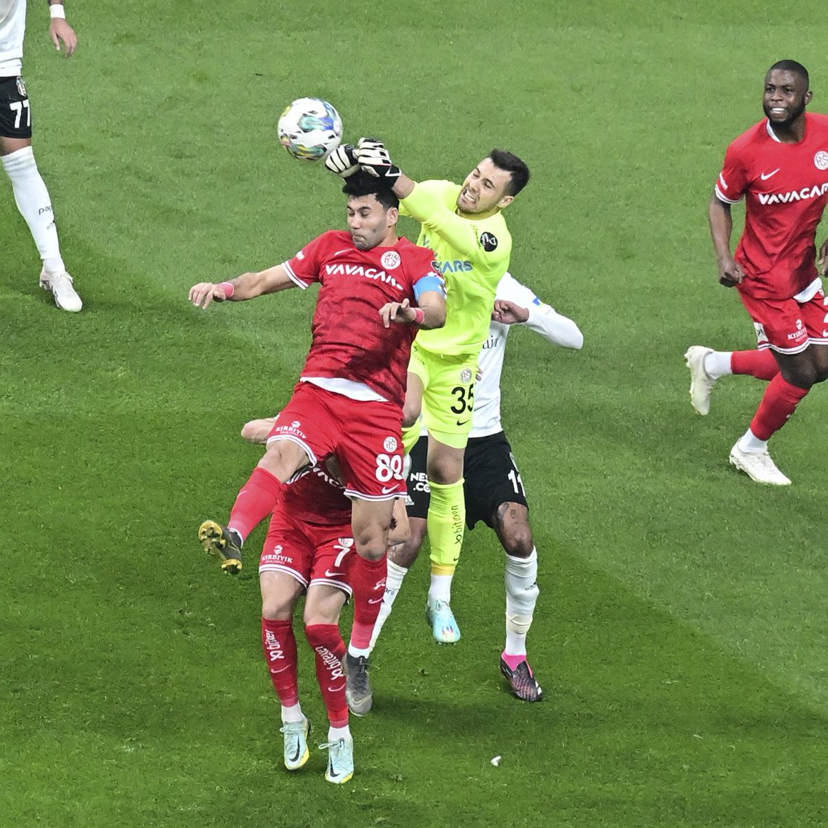 Bu Adamı Neden Kimse Övmüyor?
#erzurumspor