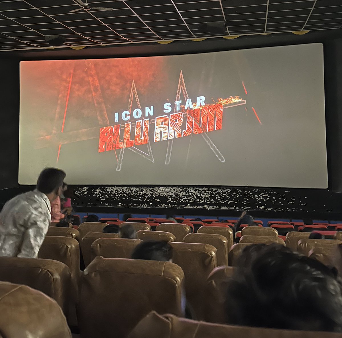 thokkaloteja's tweet photo. Show tym : #Pushpa2Reloaded 

One last time !! ❤️

45th day almost full 🤯

Long run king 👑💥 @alluarjun https://t.co/XV2v1JRnPa