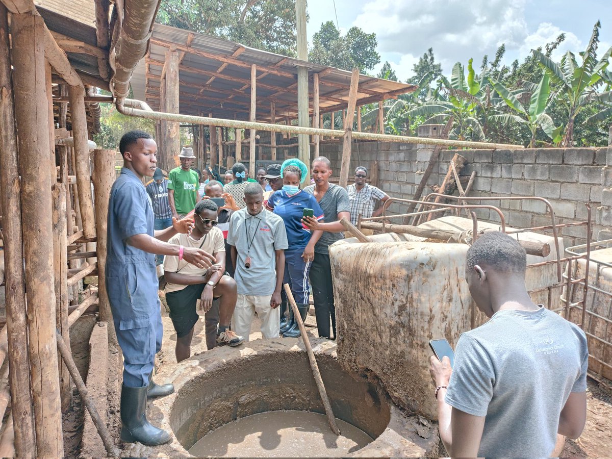BulindoRotaract's tweet photo. Together  with other Rotaract  clubs we managed  to have our vocational  tour to Tarsel diary and poultry  farm en it was a very insightful  fellowship... https://t.co/hThkjl4lo9