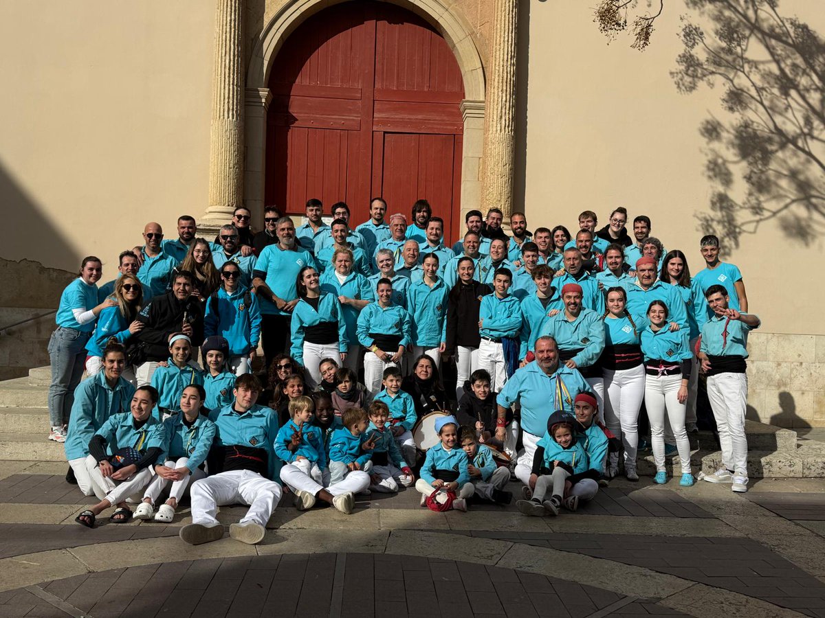 Avui hem començat la temporada per la nostra Festa Major

Hem descarregat Pd4, 3d6, 4d6, Pd4

Amunt Xiquets i Visca Vila-seca!

#castells #castellers #blaucelsom