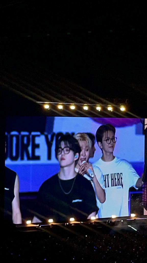daegucherry's tweet photo. SEUNGCHEOL WEARING SPECS 😮‍💨😮‍💨😮‍💨 #SEVENTEEN_RIGHT_HERE_IN_BULACAN
#SEVENTEEN_RIGHT_HERE_BULACAN https://t.co/kvNLi9ydbr
