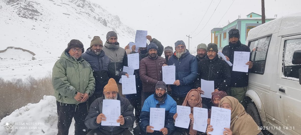 DIPR_Kargil's tweet image. A property card distribution programme was organized today at Tehsil Office Drass under the #SVAMITVAScheme.
@Info_Ladakh
@dc_Kgl 
@ddnews_jammu 
@ddnewsladakh 
@DDNewslive 
@airnewskargil 
@prasarbharti 
@GulistanLadakh_ 
@Kargil_Today