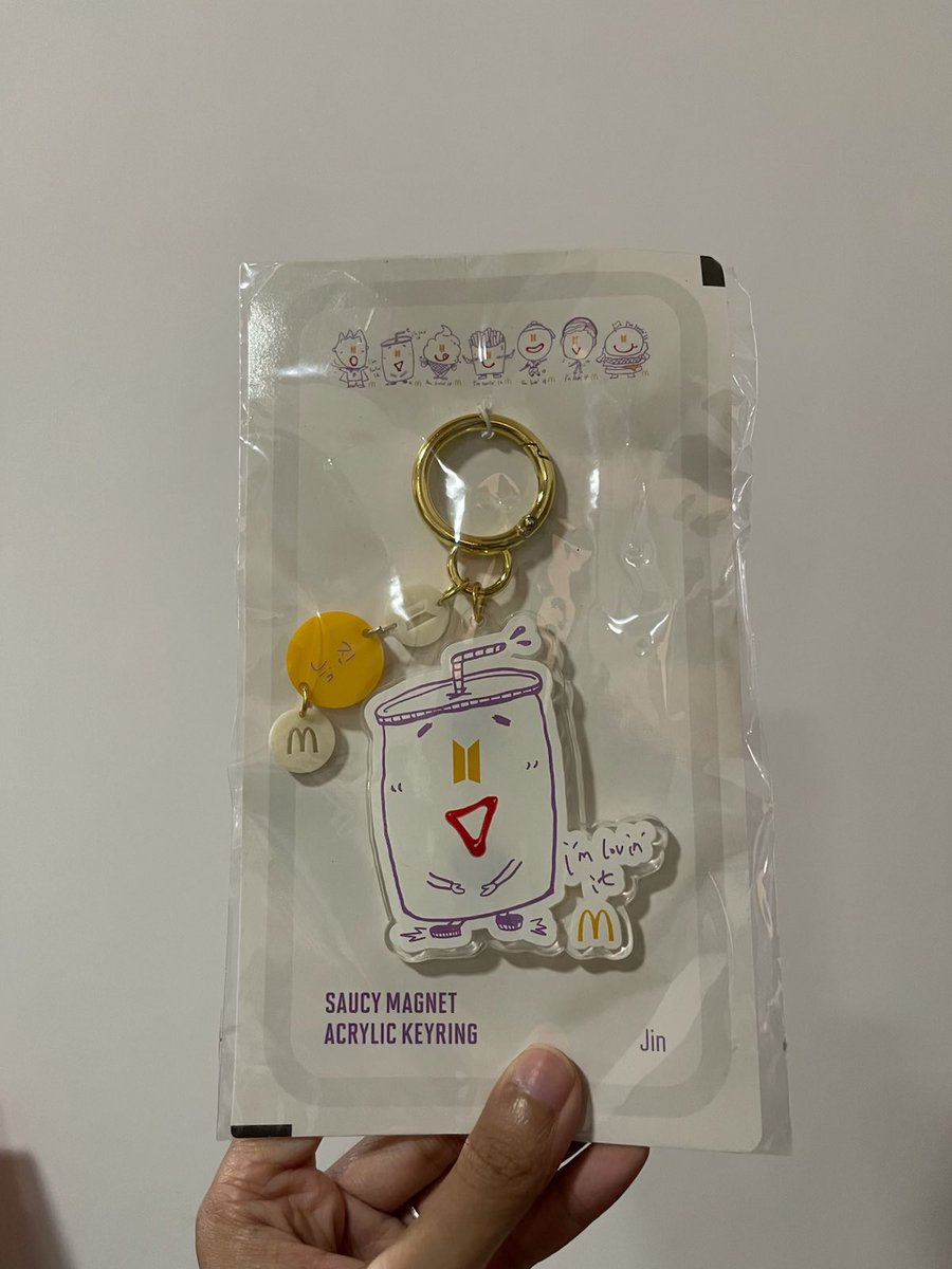 yuiqist's tweet photo. wts lfb ph 𓂃 .ᐟ 

   ﹟ bts merch 
✶ jungkook delixir necklace - ₱1200 (negotiable)
✶ bts x mcdo saucy magnet acrylic keyring jin - ₱450

onhand already! 😁 pm me for more details pls https://t.co/rutJozWya4