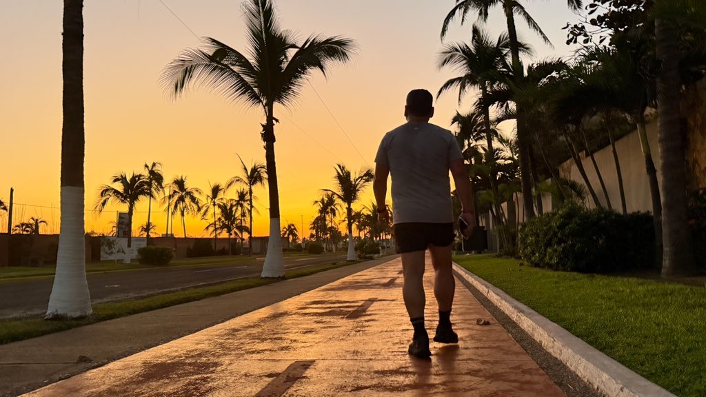 JavierTapiaS_mx's tweet image. ¡5K bien recorridos! 🏃‍♂️✨ Este 2025 vamos con todo 💪🔥
.
#MetaCumplida #RunnersLife #CarreraOnceK #VamosConTodo