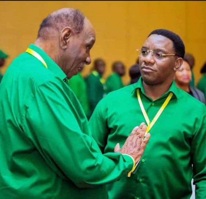 ANDREW HAULE (@andrewhaule2020) on Twitter photo Hongera sana mzee wetu <a href="/wasira/">wachira mutahi</a>
Naamini katika utumishi wako ulio tukuka toka Enzi za mwalimu mapaka Enzi hizi za Dr <a href="/SuluhuSamia/">Samia Suluhu</a> mapaka sasa tuko mbele ya muda Hongera sana mzee wetu <a href="/wasira/">wachira mutahi</a>
Naamini katika utumishi wako ulio tukuka toka Enzi za mwalimu mapaka Enzi hizi za Dr <a href="/SuluhuSamia/">Samia Suluhu</a> mapaka sasa tuko mbele ya muda