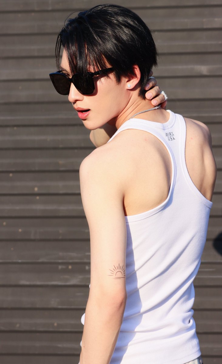 ZaaYaoi's tweet photo. ึปวดคอต้องหล่อขนาดนี้ไหมนะ
@Noeul_lee6
#S2_FASTLANE #mujifestival2025 #mujifestival #S2TheSunset #Noeulnuttarat
#Horizone #MagentaBoy https://t.co/Tpg4kEGeyB