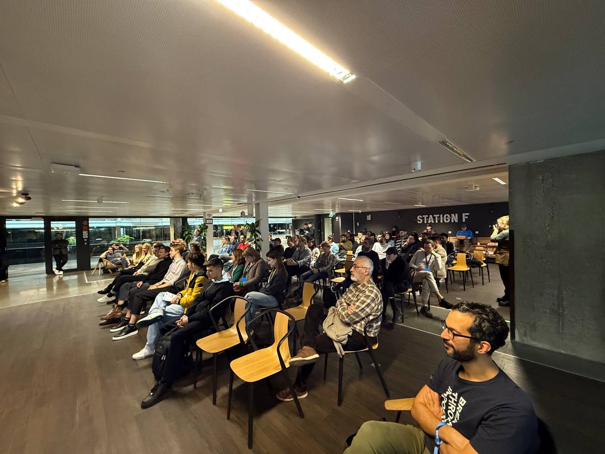 tonkeeper's tweet photo. 📣Tonkeeper Talks is live! Drinks are flowing, snacks are served, and $TON conversations are in full swing. 
✨It’s all happening now! #TonkeeperTalks https://t.co/pAFWdahHjf