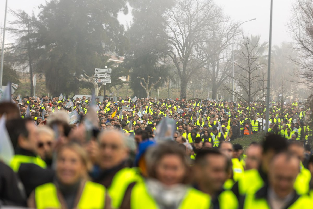 El cierre de la nuclear de Almaraz será un desastre para España. 

Produce un 6% de la energía eléctrica de toda España. Esa producción no podrá reemplazarse. La energía se encarecerá y se quebrará la garantía de suministro. 

En fin, menos energía, menos industria, más pobreza.