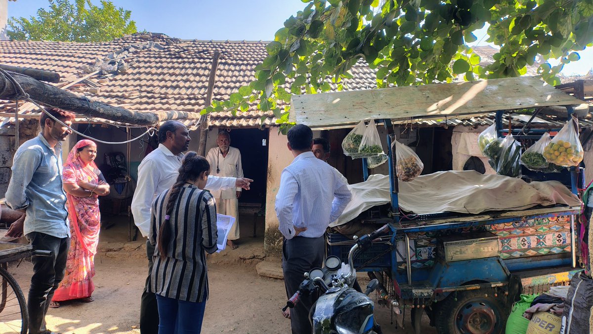 આજરોજ માંગરોળ તાલુકાના નગીચાણા ગામે ગ્રામ પંચાયત કચેરી ઇ-ગ્રામ કેન્દ્રની મુલાકાત લીધી તેમજ  વિવિધ યોજના અંગે ગ્રામજનો સાથે ચર્ચા કરી.

<a href="/CMOGuj/">CMO Gujarat</a> <a href="/InfoGujarat/">Gujarat Information</a> <a href="/GujDCoffice/">Guj DCoffice</a>