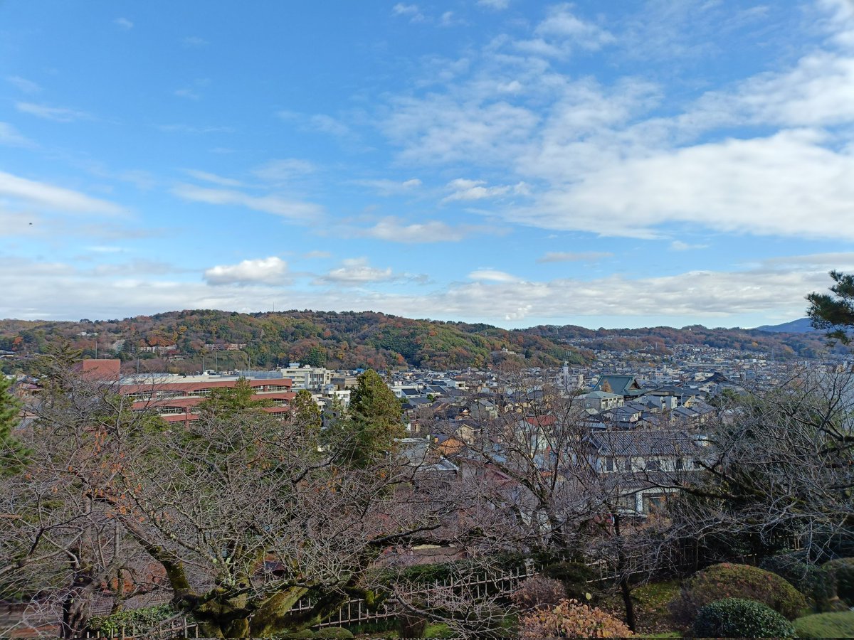 minerva_owl1's tweet photo. 8.兼六園
言わずと知れた名勝地、兼六園！金沢の代名詞。庭園も綺麗ですが、眺望台からの眺めが素晴らしいです。 https://t.co/5luhDSvT9c