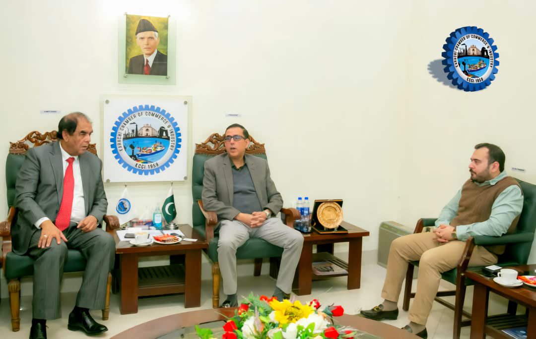 pbpc_uae's tweet photo. Vice President of #KarachiChamber Faisal Khalil Ahmed presenting crest to Vice Chairman @pbpc_uae Dr. Qaiser Anis during his visit to KCCI. Chairman Diplomatic Missions &amp; Embassies Liaison Subcommittee Ahsan Arshad Sheikh, Member Managing Committee KCCI and other Officials https://t.co/pXsqiJ2LYn