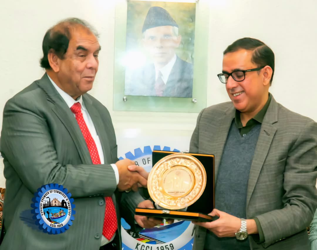 pbpc_uae's tweet photo. Vice President of #KarachiChamber Faisal Khalil Ahmed presenting crest to Vice Chairman @pbpc_uae Dr. Qaiser Anis during his visit to KCCI. Chairman Diplomatic Missions &amp; Embassies Liaison Subcommittee Ahsan Arshad Sheikh, Member Managing Committee KCCI and other Officials https://t.co/pXsqiJ2LYn