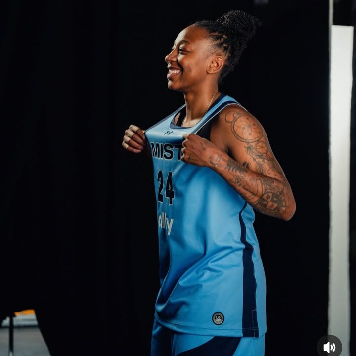 PearlJewel73151's tweet photo. Despite the Loss.....Ladies and Gentlemen... A Jewell Loyd Masterclass 🩵✨🪄...LFG misties!! #unrivaledwbb #unri https://t.co/C1UC2RdZJK
