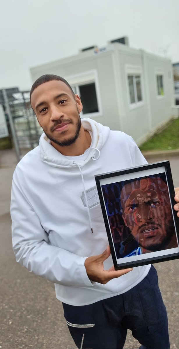 retrofootballa1's tweet photo. CORENTIN 6️⃣9️⃣

2 créations numériques réunies en 1 seul poster ⬅️👀➡️

Alors on valide ou pas ? 

#TeamOL #OL #tolisso #TeamTHM #footballart https://t.co/Bsn1k1pIp5