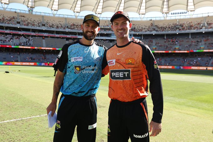Perth Scorchers have won the flip and they've elected to bowl! 📹 Credits: Twitter/BBL