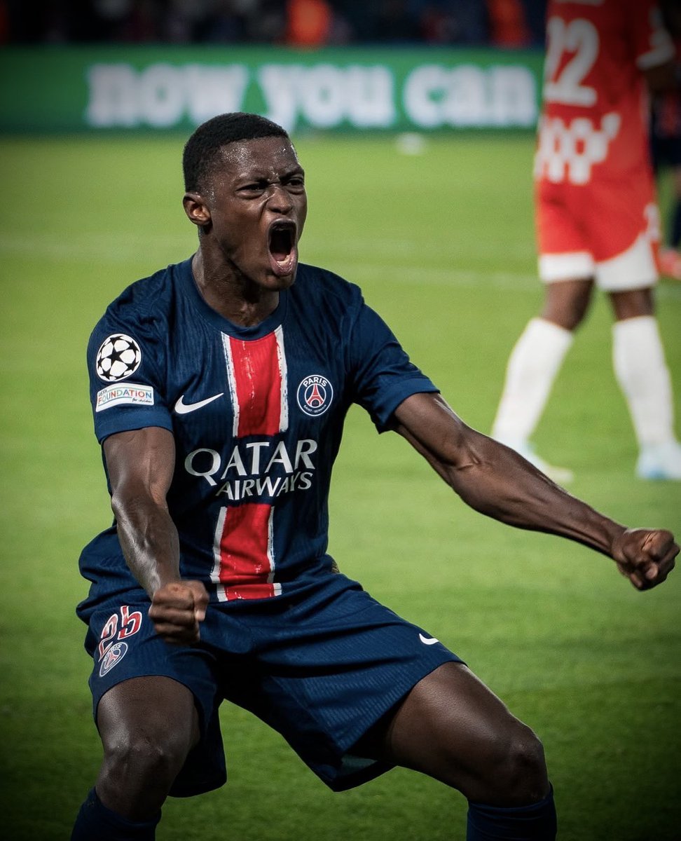 UtdXclusive's tweet photo. 🚨 JUST IN: #mufc linked Nuno Mendes has closed the door on an exit from PSG as he now sees himself staying and signing a new contract. [@lequipe, @GFFN] https://t.co/Ddx9z3JL3A