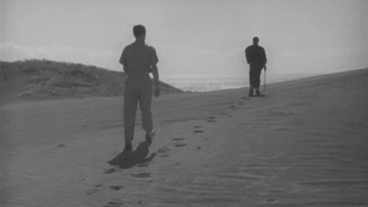 MonsieurHulot's tweet photo. Omokage (1948) - Heinosuke Gosho

Es el clásico triángulo amoroso con un hombre que no superó la perdida de su mujer, pero Gosho lo trata con tanta serenidad y humanidad, sin ningún artificio de melodrama, que se siente más auténtico.
Punto extra por tener a Chishu Ryu borracho. https://t.co/PHPgQFXW1m