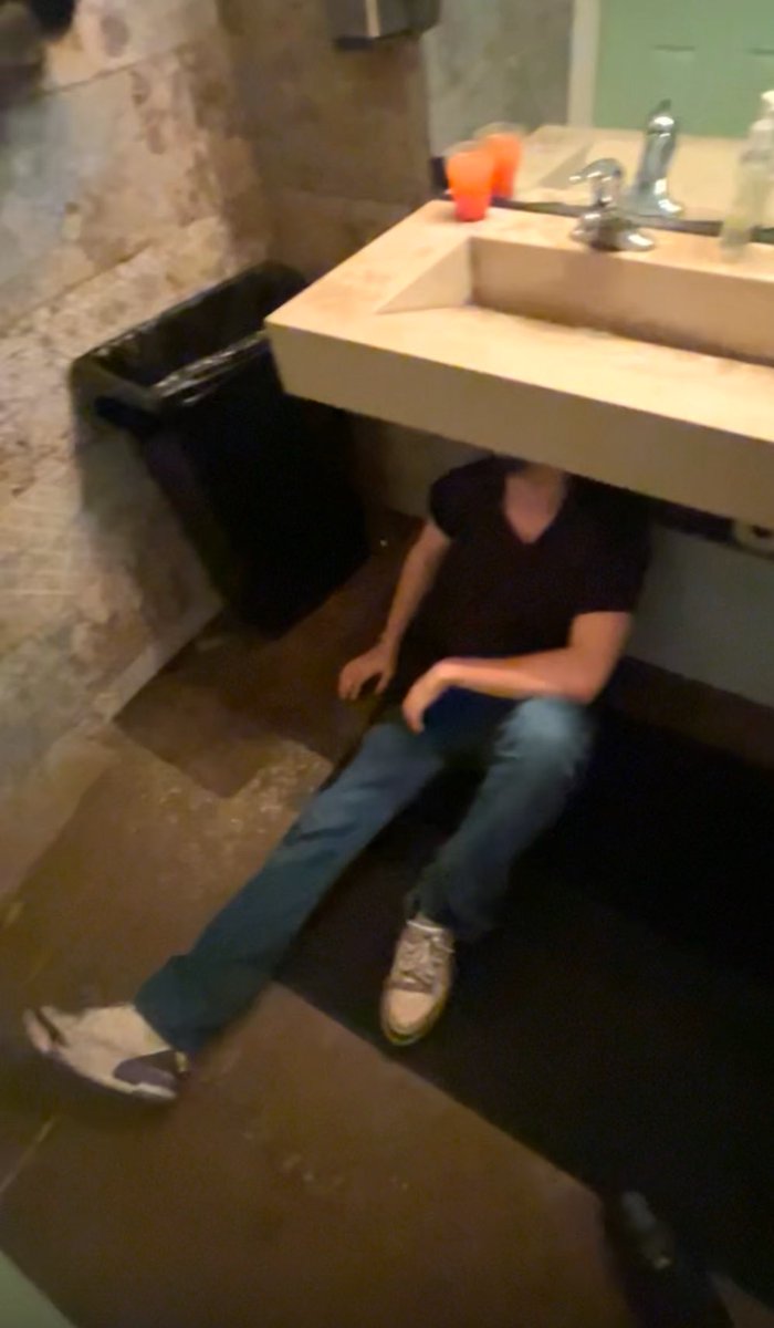 Obabyyjay's tweet image. Bro 21st went as expected🤣