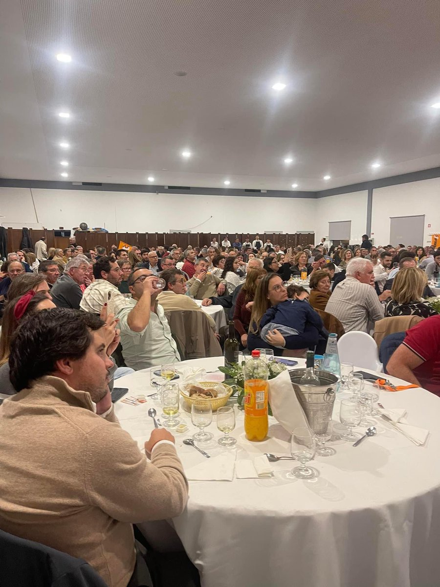 jsdourem's tweet photo. 🍽️✨ Jantar Solidário do PSD Ourém com o Sr. Ministro da Presidência António Leitão Amaro. 

Queremos deixar um enorme obrigado a todos os militantes e simpatizantes do PSD que marcaram presença e fizeram deste evento algo tão especial. 🤝❤️ https://t.co/JbFhGt80OS