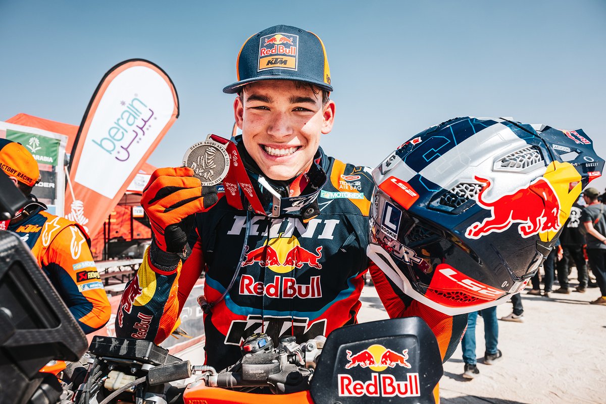 Dakar: Daniel Sanders y KTM ganan el Rally. Edgar Canet P1 en Rally2

prokitespain.com/index.php/moto…

#Dakar25 #DanielSanders #EdgarCanet #RedBull #KTMFactoryRacing #KTM #LucianoBenavides #KTM450RALLY  #Etapa12 #ArabiaSaudí