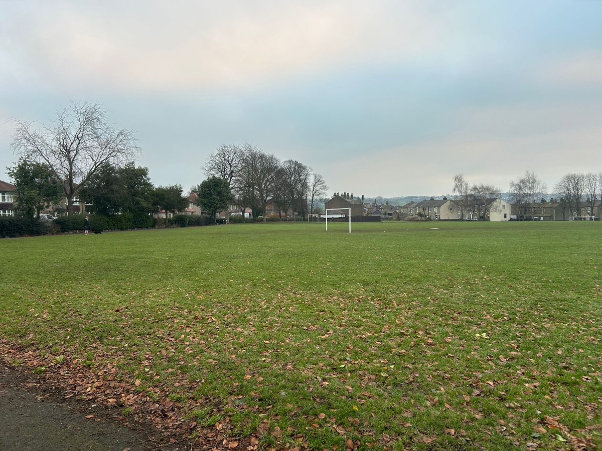 Team 4 from the Community Protection Team doing early morning foot patrols around various locations engaging with dog walkers 🐾 🐾 
<a href="/Calderdale/">Calderdale Council</a> 
Csw314
#safercalderdale
#HappySaturday