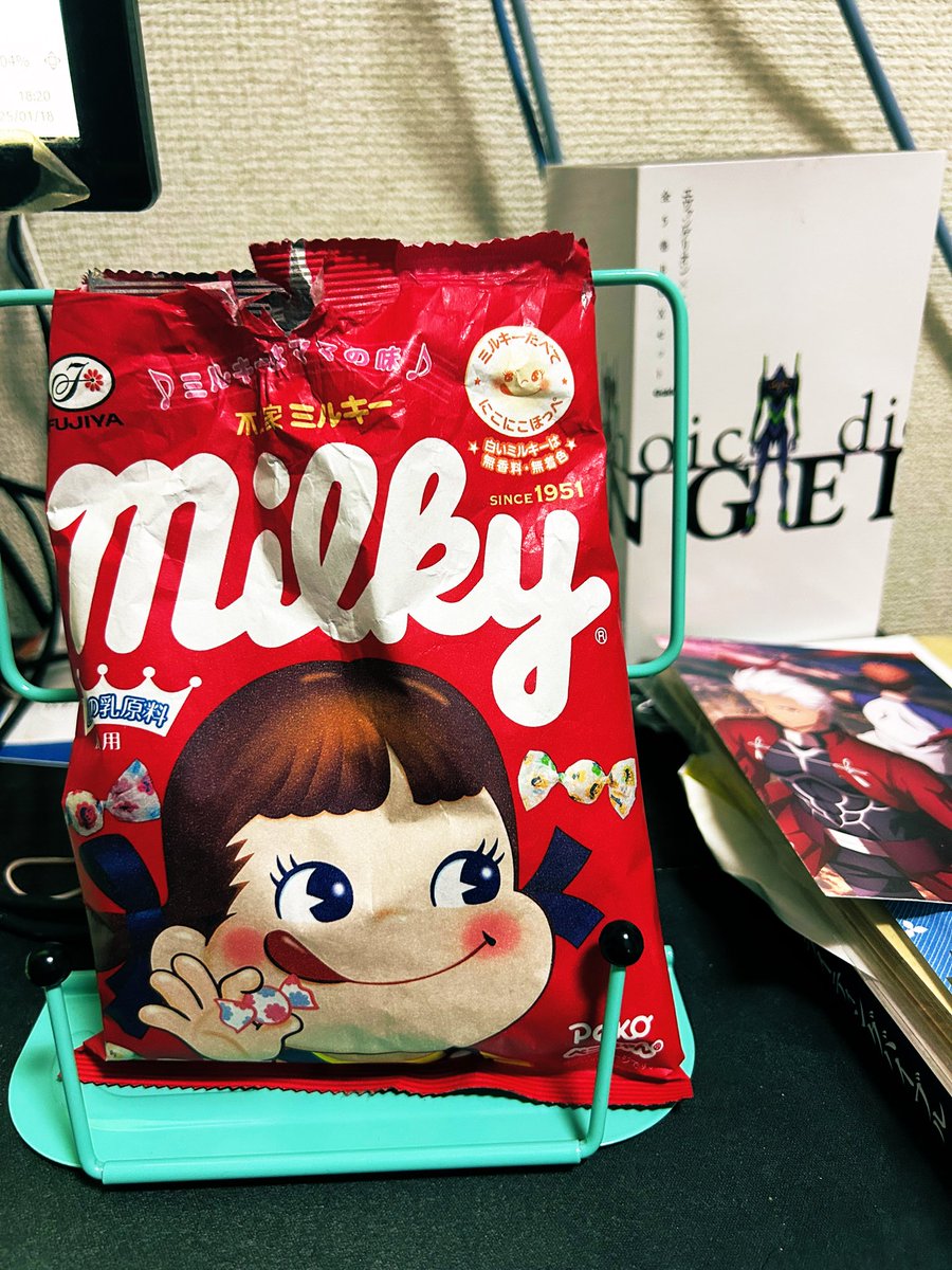 お菓子ホルダー
今日はミルキー
#書見台