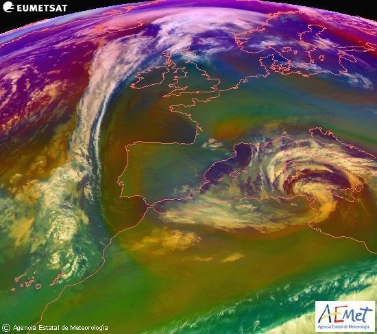 La borrasca mediterrània que es va formar fa alguns dies es veu espectacular avui (dissabte) matí, en forma espiral, amb centre cap a Tunisia