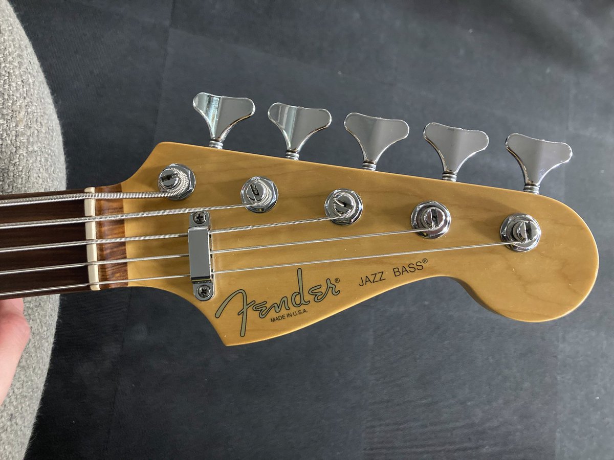 新着入荷】 Fender American Deluxe Jazz Bass V 1997 委託で入荷しま