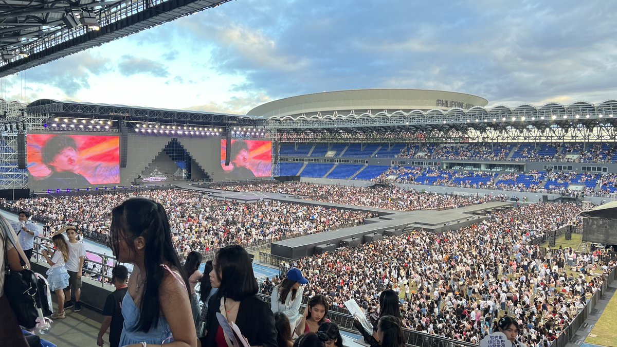 junsmoonsoon's tweet photo. GAGO WORTH NA WORTH PA RIN 5.5K??? x1 CAMERA VIEW NA TO FROM ROW 5 NG CENTER 2 🥹🥹🥹 https://t.co/1sqFkDM8cL