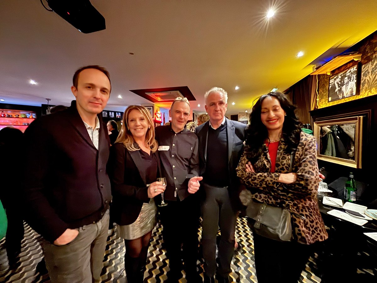 La force d'une marque se mesure aux liens qu'elle tisse. 15 ans après, le #CocaColaClub continue de pétiller de retrouvailles en retrouvailles <a href="/cocacolafr/">Coca-Cola France</a> <a href="/CocaColaEP/">Coca-Cola Europacific Partners</a> #BrandCulture #CocaCola 😘