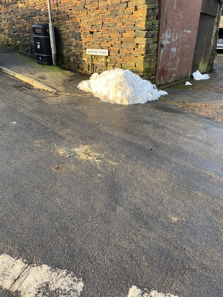 hoppy1958's tweet image. It’s still hanging on #uksnow #HD9