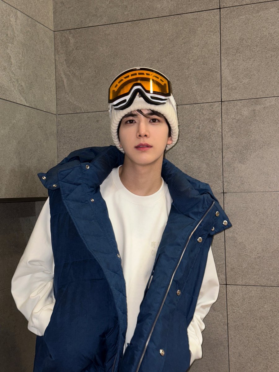 THEBOYZ_officl's tweet photo. [📸] 영훈 MBC 쇼! 음악중심 MC 완료🍞 영훈이의 퍼스널 컬러는 음악중심💙

#THEBOYZ #더보이즈
#YOUNGHOON #영훈 https://t.co/OQIquRhwXm