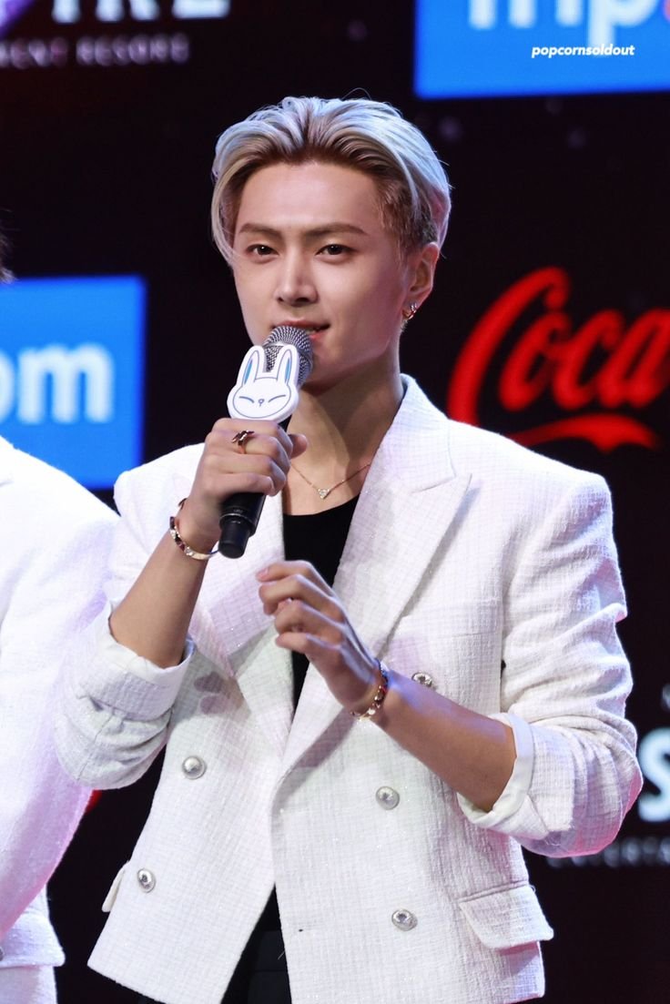 <a href="/xnaoirei/">Ms.Kongsuni</a> "Sembari menunggu semua luptator mengisi buku tamu, selamat menikmati fasilitas yang kita sediakan terlebih dahulu dan sampai jumpa di jam 18.00 nanti."