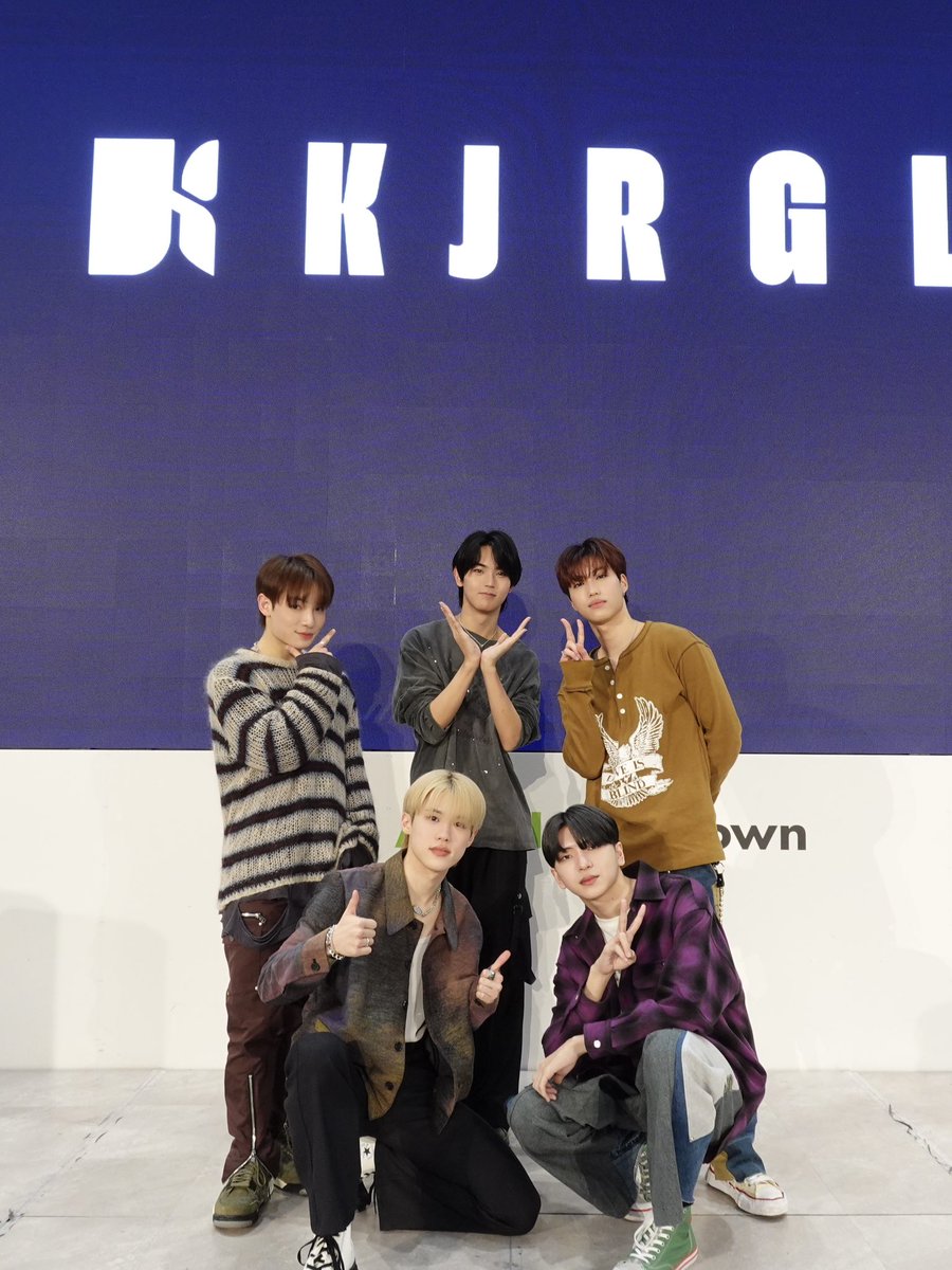 OFFICIAL__KAJA's tweet photo. ［📸］

イオンレイクタウン韓国フェアに出演させていただきました🐳♪
VOISEAに今年初めて会えて、幸せな時間でした🫶

ありがとうございました✨

#KJRGL #カジャーグル #카자그루
#KJRGL_brilliant #KJRGL_EP https://t.co/HBBLb0FudU