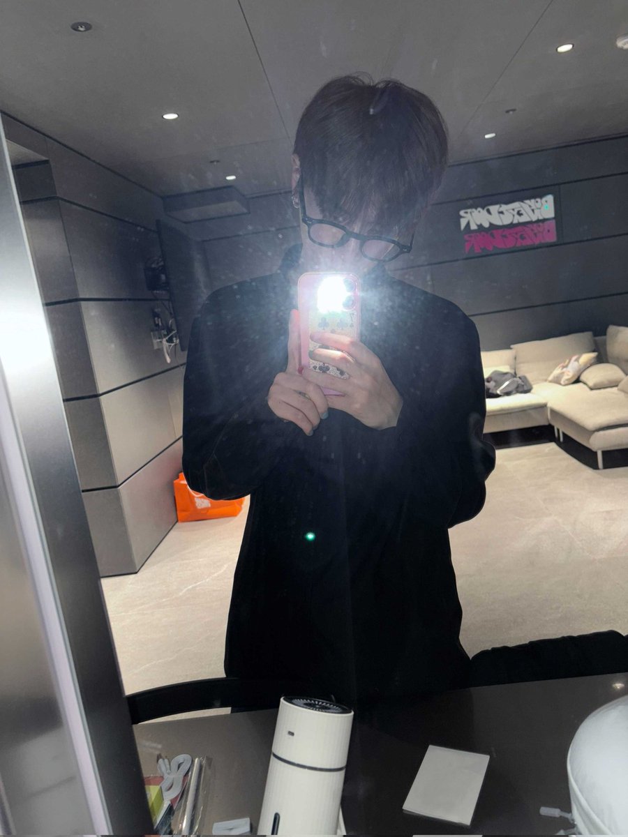 weversebonedo's tweet photo. [250118] #RIWOO weverse update! 🌟

🦦: Black

#BOYNEXTDOOR #보이넥스트도어
#리우 @BOYNEXTDOOR_KOZ https://t.co/TWbpZbfoGs