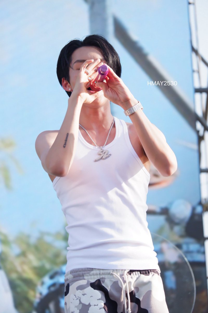 hmay2530's tweet photo. ค่ตตตเท่พี่ S2 🔥🔥🔥 

@Noeul_lee6 

S2 ON STAGE
#S2xMuujifestival2025
#NoeulNuttarat 
#S2TheSunset https://t.co/cDHYK151wq