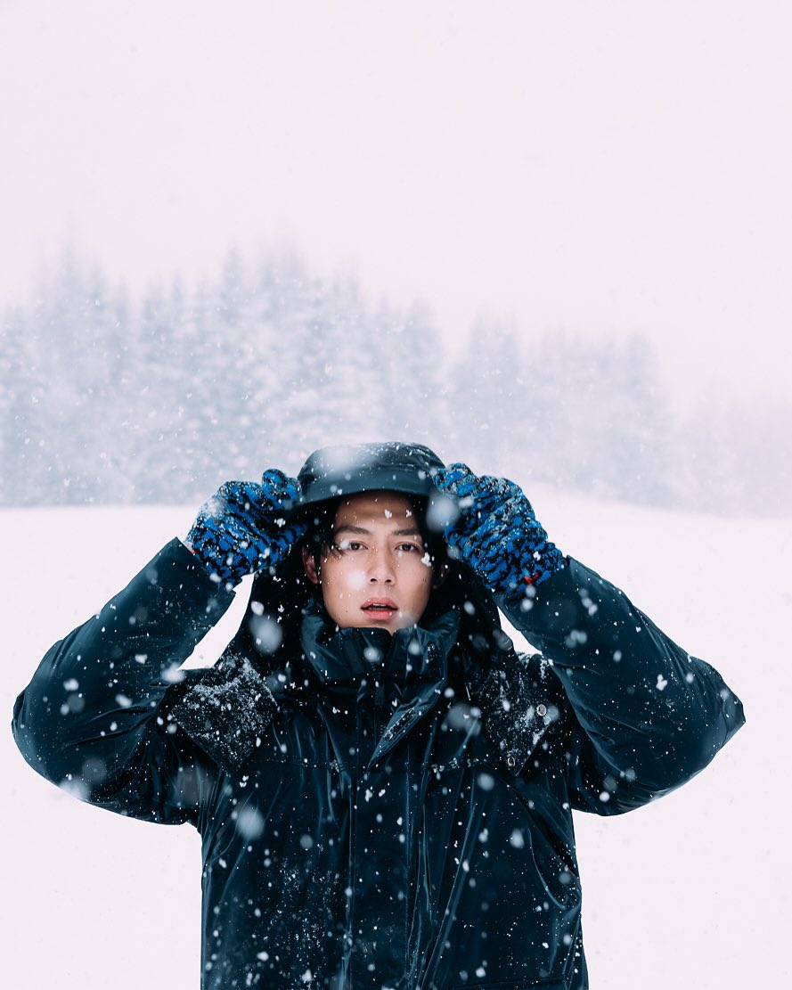 Prinfanclub's tweet image. หล่อมากที่สุดดด😍
Work for #johnniewalkerblue #keepwalking 📸 @aofsod ❄️
#JOHNNIEWALKERICECHALETTH
#DEPTHOFBLUEBKK
#PERFECTFORWINTER
#markprin #mark_prin #หมากปริญ 
Cr : IG aofsod