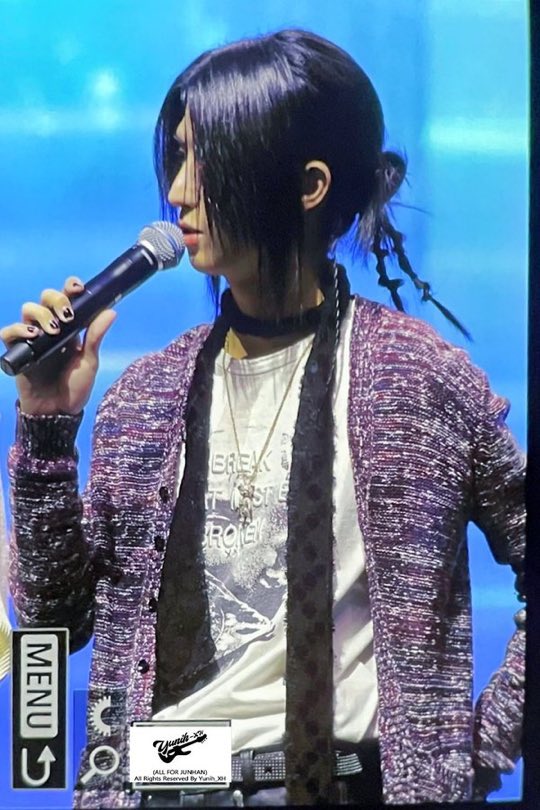 ㅈㅉ 암만뼈말라라지만 뼈대가잇긴잇어서 찐여성복에 가까운 사이즈입혓을때 나오는얼렁뚱땅기묘한핏이정말 좋은느낌을주고꼴림